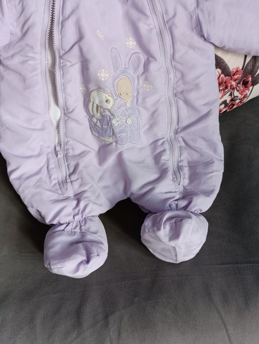 Бебешко лилаво космонавтче за момиченце.