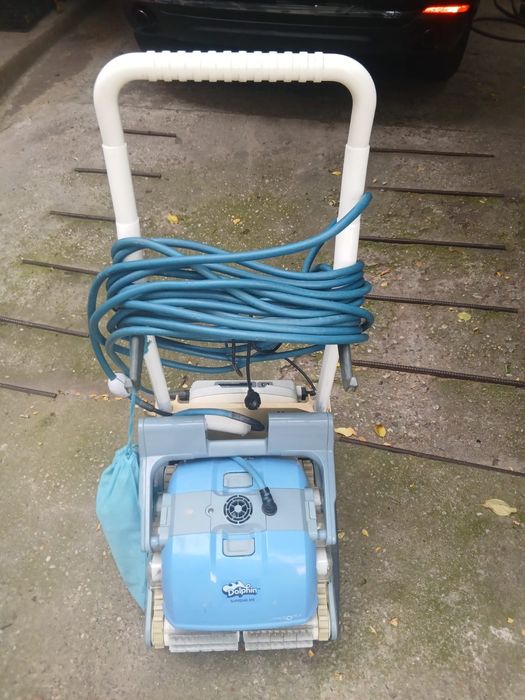 Vând robot piscine Dolphin Supreme M5