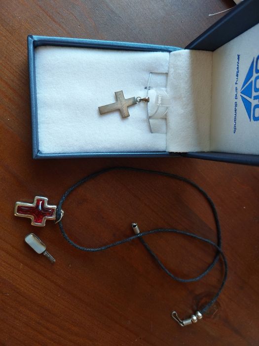 Гердани, гривни, полускъпоценни камъни минерали