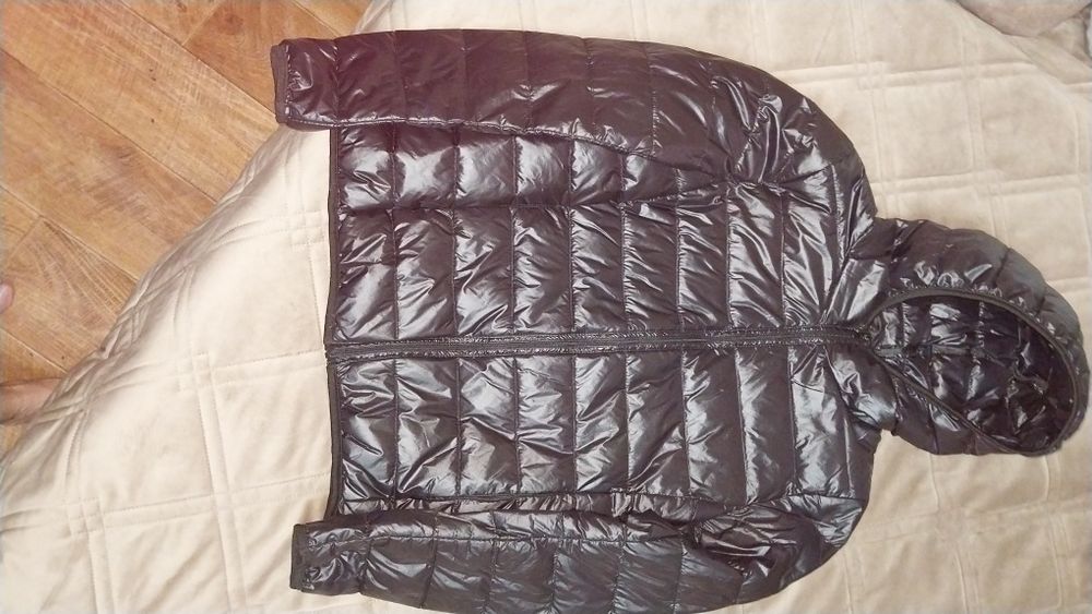 Продаётся лёгкая  куртка с наполнителем