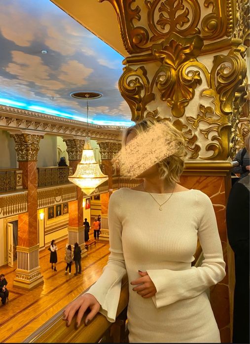 Теплое белое платье