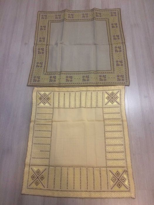 Карета бродирани 18 броя - различни размери и покривка за легло жакардова 1 брой