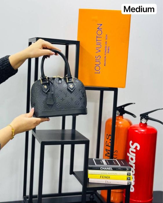 Louis Vuitton Alma чанта
