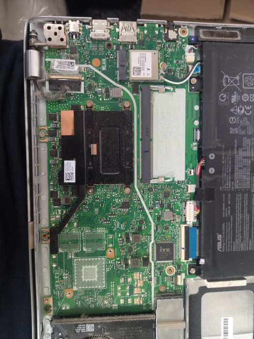 Schimb Laptop Asus VivoBook F412U defect