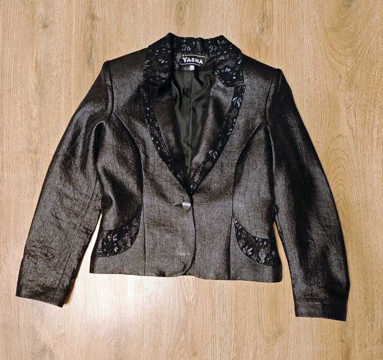 Официален дамски костюм от три части, черен с блясък - марка Яша