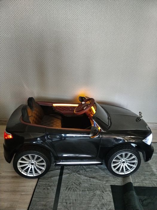 Детская машина с пульт управлением