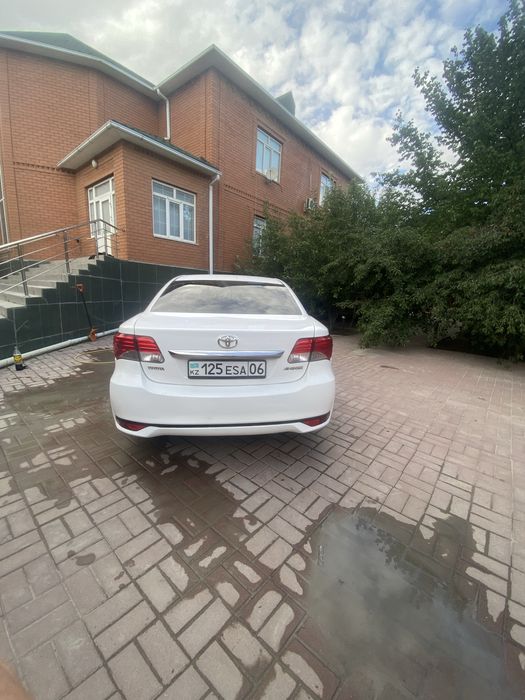 Toyota avensis 2015
