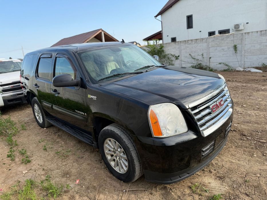 GMC Yukon benzina-hibrid, 8 locuri stare foarte buna