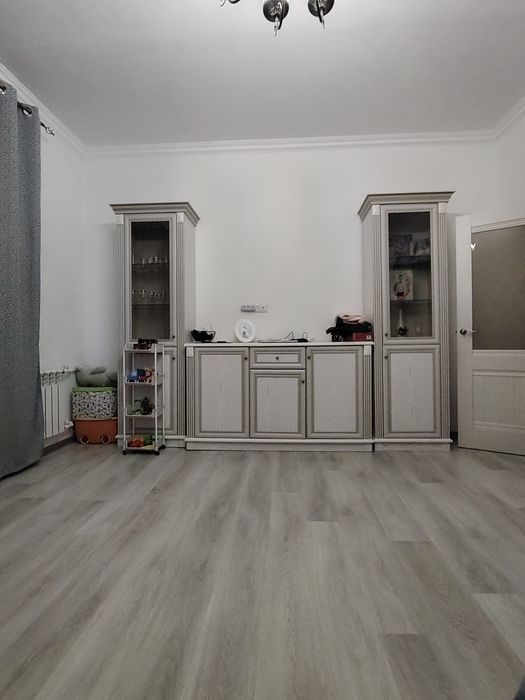 Продаю комод и 2 шкафа для гостиной б/у