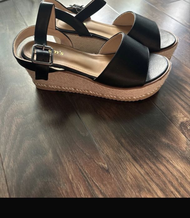 Sandale cu platforma