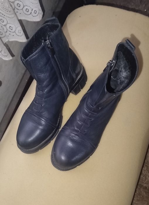 Продавам дамски боти