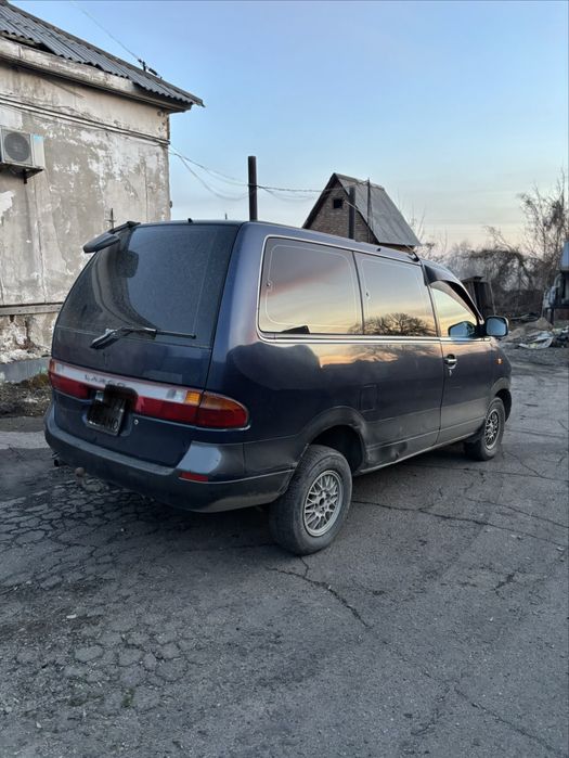 Нисан Ларго 2,4 бензин