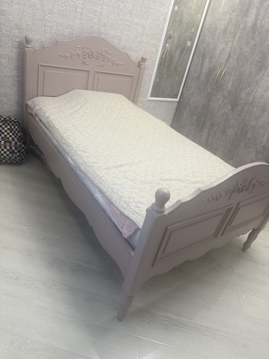 Продам кровать для девочки 120*190  с матрацом Аскона