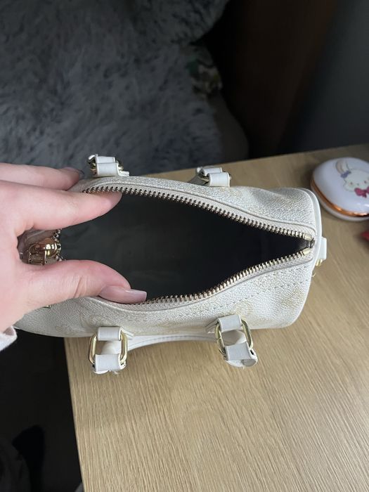 модерна чантичка