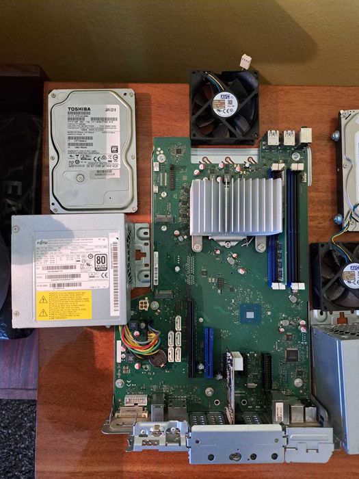 Fujitsu Esprimo D958 / E94+ i3-9100, 8GB RAM, 500GB HDD