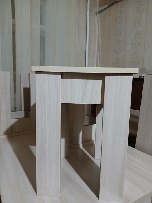 Продам кух стол и табуретки