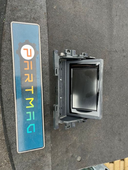 Lexus CT200H Батерия броня фарове  стопове километраж дисплей радио CD