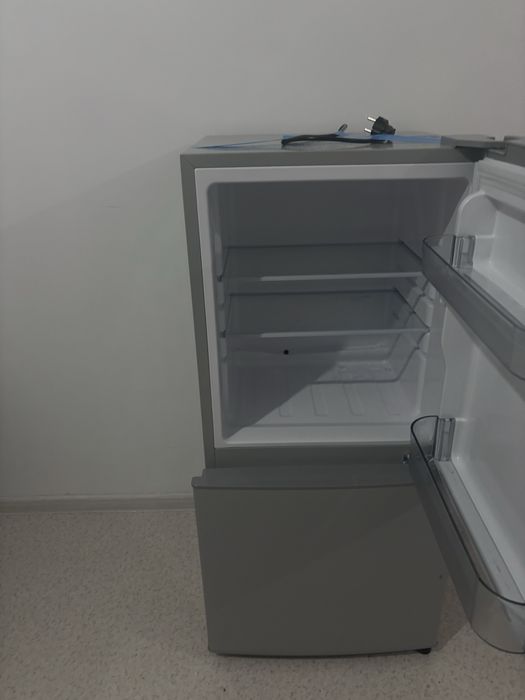 Холодильник как новый, использовался 3 месяца