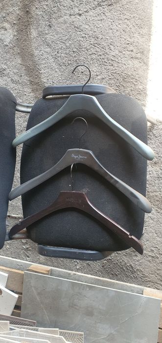 100₸ Продам вешалки деревянные б/у