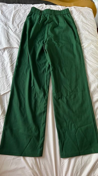 Pantaloni largi verzi Stradivarius