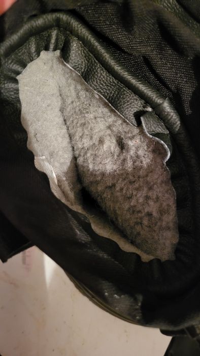 Басы темір етік сатылады