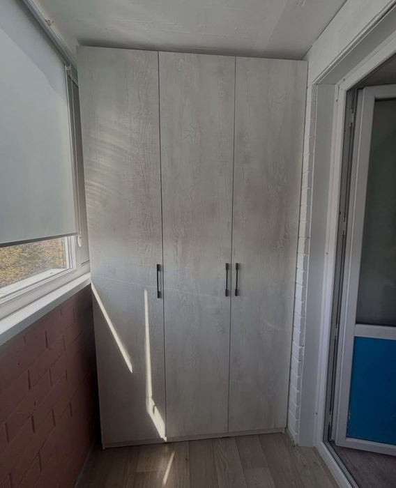 Широкие шкафы на балкон