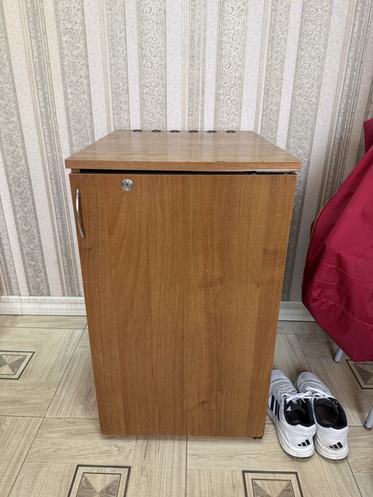 Офисный холодильник