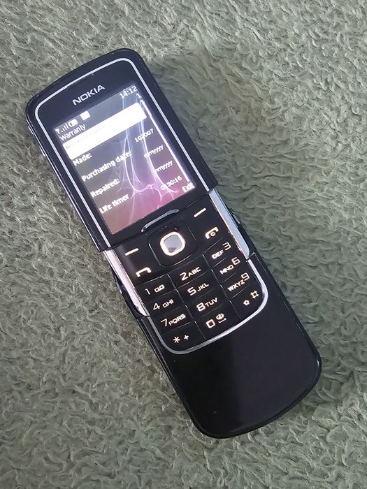 Vând Nokia 8600 Luna