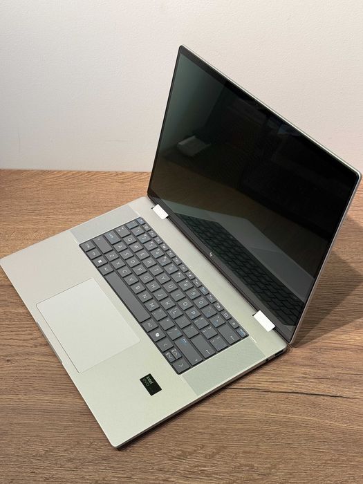 HP Envy x360 16" 3K OLED 120Hz Ultra 7 155U 32GB Ram 1TB SSD Win11