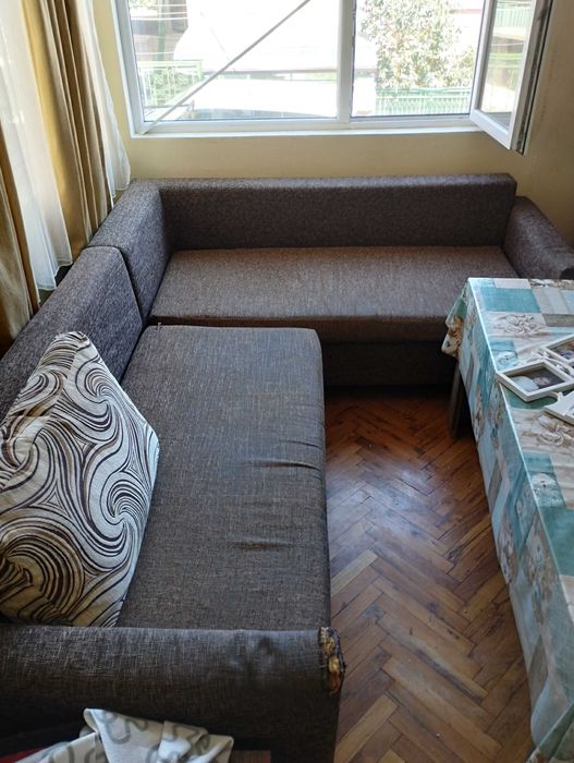 Голям разтегателен г-образен диван