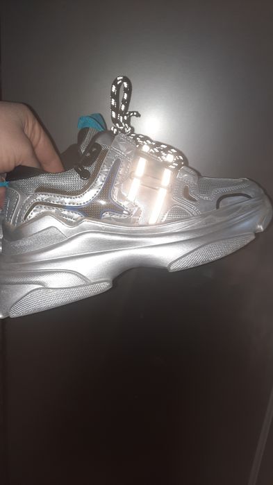 Кроссовки.           .