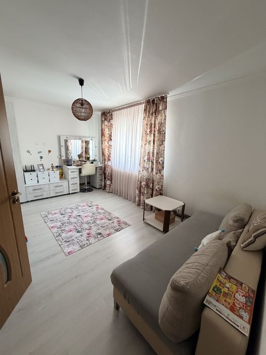 Apartament 3 camere, renovat, luminos – zona Progresu, Curtea de Argeș
