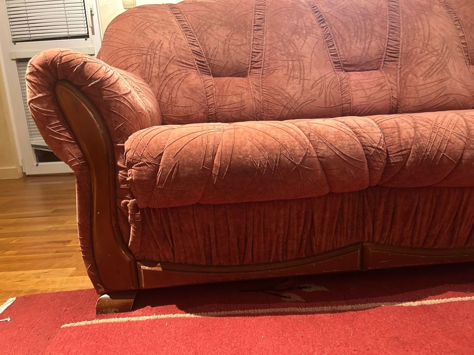 Продавам канапе платнена тапицерия и дърво