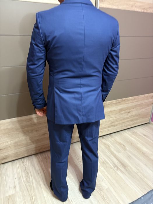 Син официален костюм