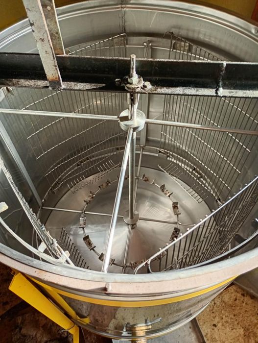 Центрофуга за мед