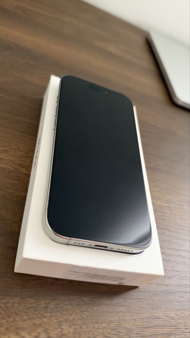 Продам iPhone 16 Pro, 256 ГБ, White Titanium (белый титан).