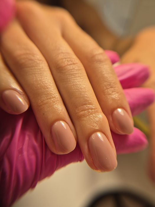 Manichiura pedichiura unghii cu gel