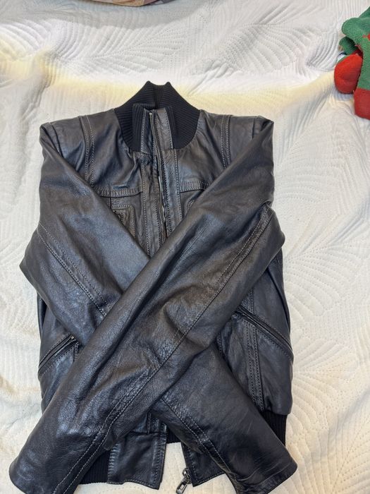 Кожанная куртка на мальчика