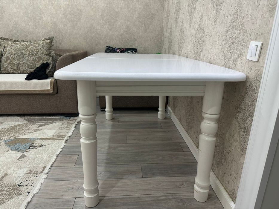 Стол механический белый