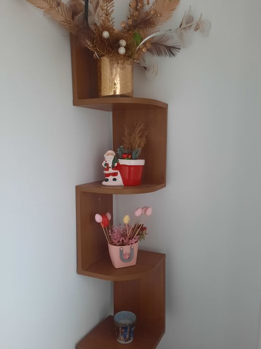 Etajera pe colt cu 5 rafturi