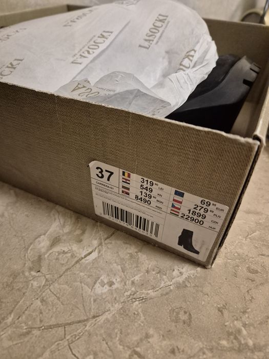 Pantofi cu toc Botine model deosebit