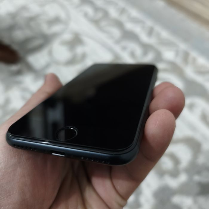 iPhone se3 128gb AKB(99%)