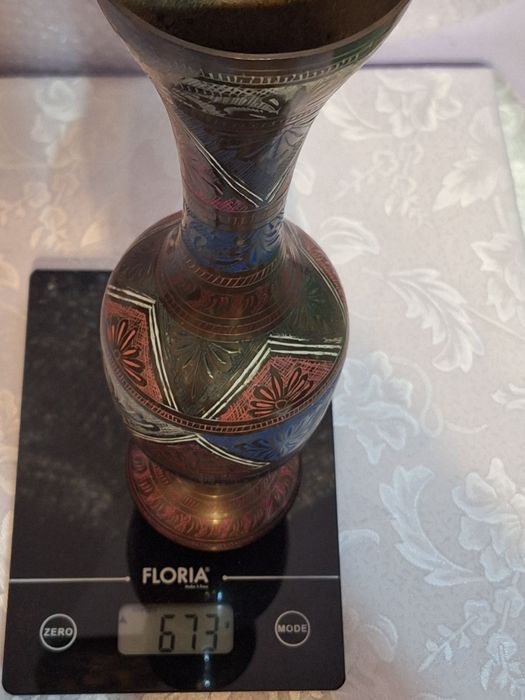 Vaza vintage 35,5 cm Alama gravata și emailata -India (model deosebit)