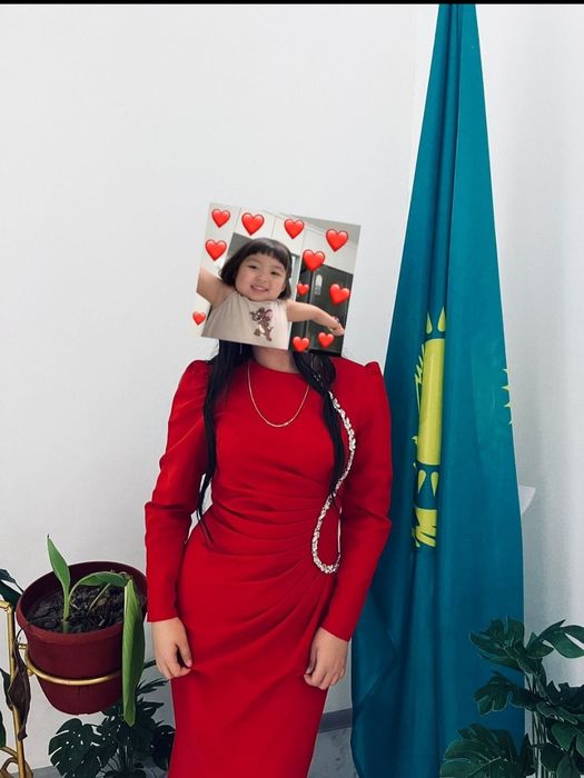 Красные    платье