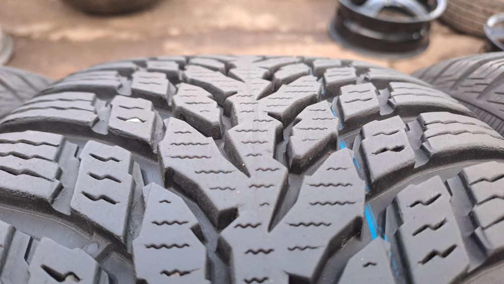 4бр. Почти Нови 195/55/16 Nokian Snowproof