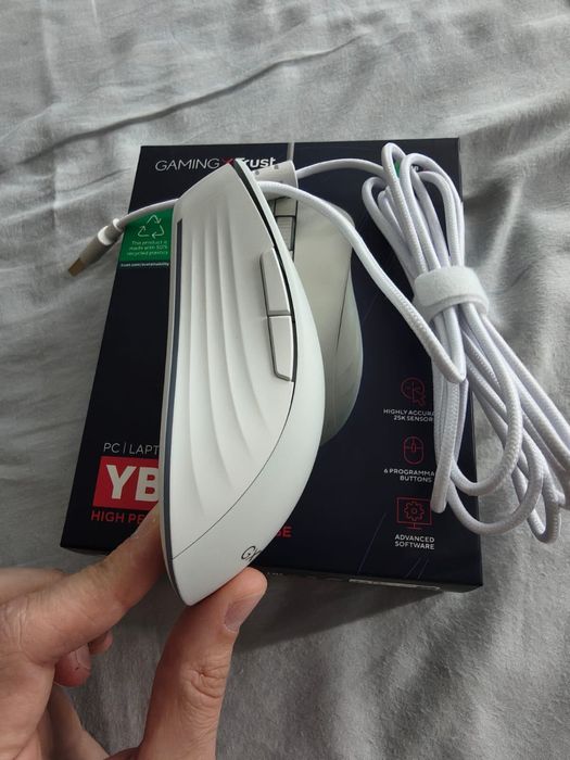 mouse Trust cu RGB (in garanție) + mouse pad cadou