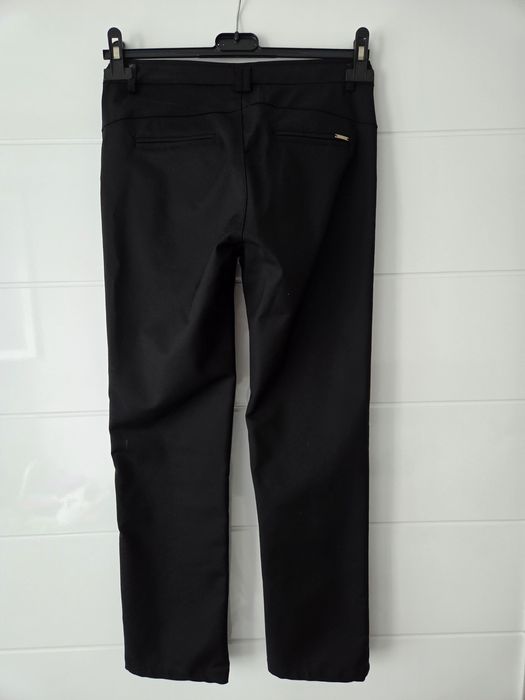 Дамски черен панталон с елегантна кройка