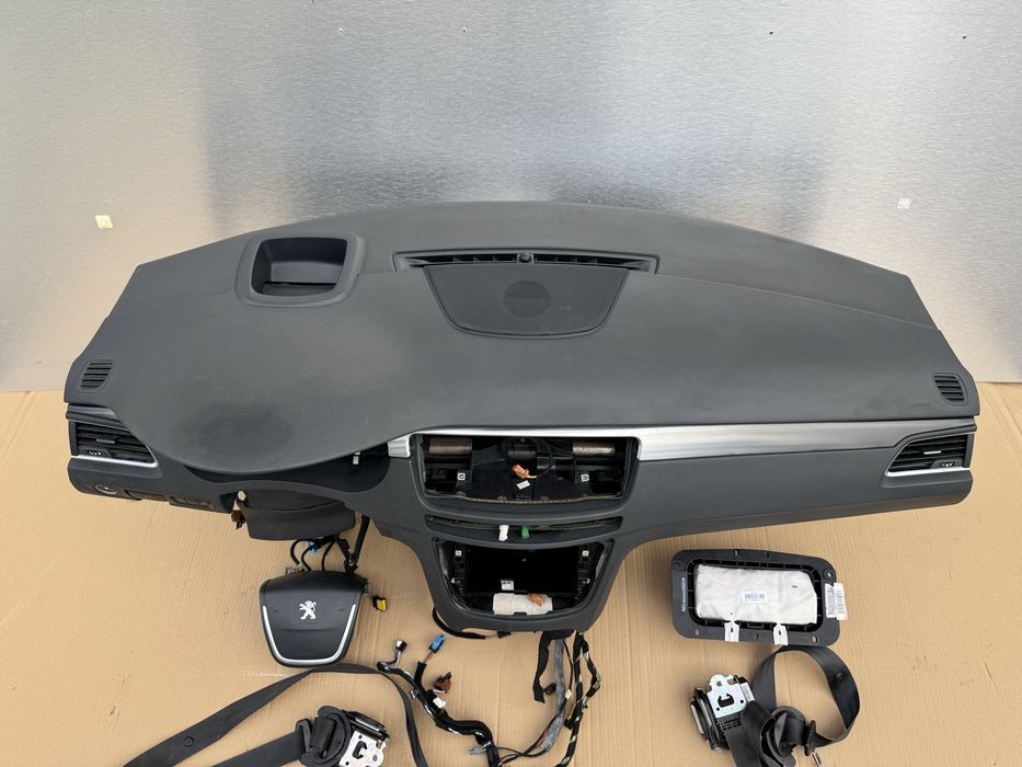 Plansa bord Peugeot 508 an 2011-2017 cu head-up stare impecabila!