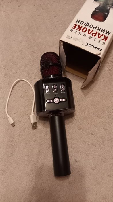 Безжичен караоке микрофон