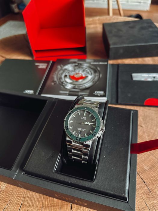 Oris Aquis Date Grey Dial Green Bezel 43mm automatic